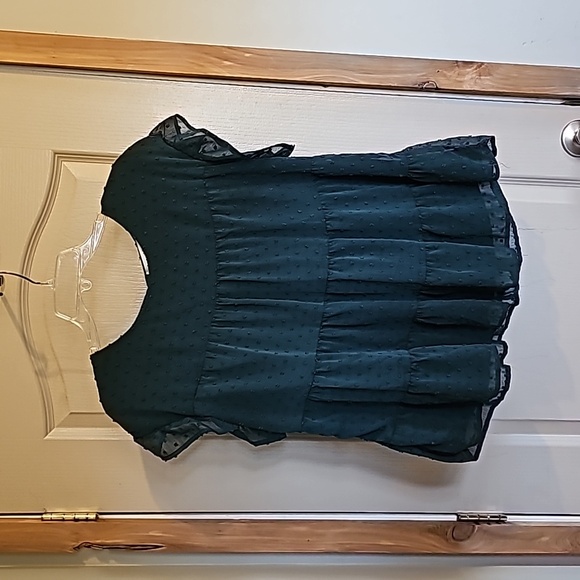 Angashion Tops - Angashion large dark green blouse 😍